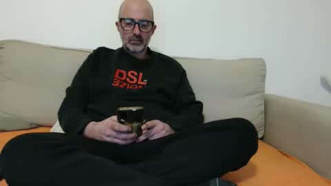 Snapshot of new_simi_74 chatting on 01-12-26, 06:35 simi online show from 01-12-26, 06:35