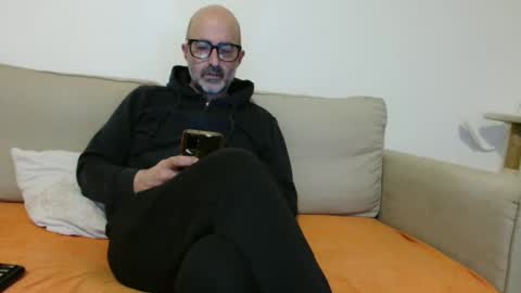 Snapshot of new_simi_74 chatting on 01-16-26, 06:06 simi online show from 01-16-26, 06:06