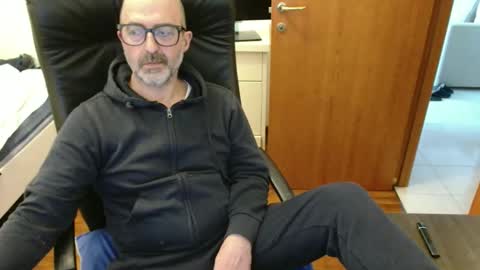 Snapshot of new_simi_74 chatting on 02-14-26, 01:19 simi online show from 02-14-26, 01:19