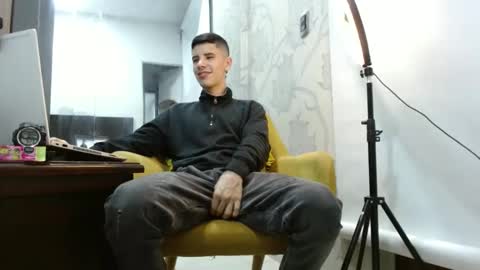 Snapshot of newlatino1 chatting on 10-03-25, 05:59 newlatino1 online show from 10-03-25, 05:59