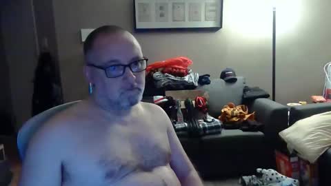Snapshot of newvvorld chatting on 05-18-26, 02:40 NewWorld online show from 05-18-26, 02:40