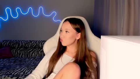 Mina online show from 10-31-25, 01:34