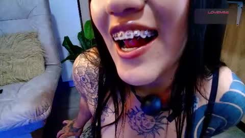 Snapshot of neytiri_san chatting on 06-25-26, 04:01 Valery Gonzales online show from 06-25-26, 04:01