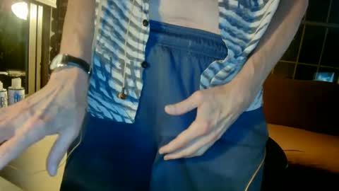 Snapshot of nfgwholoves2cum chatting on 09-29-25, 12:49 NFG Nice Friendly Guy Dick online show from 09-29-25, 12:49