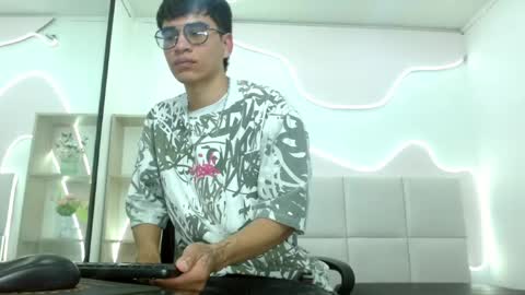 Snapshot of nhicolasmuller chatting on 07-24-26, 01:47 NhicolasMuller online show from 07-24-26, 01:47