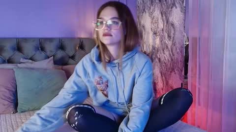 Snapshot of nia__s chatting on 12-14-25, 04:40 Nia online show from 12-14-25, 04:40