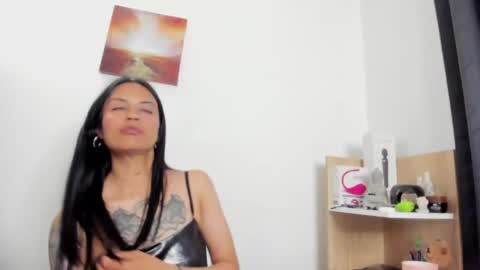 laura  online show from 04-06-26, 02:09