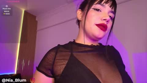 Nia Blum online show from 12-19-25, 03:35
