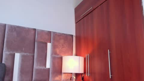 Nia online show from 04-07-26, 01:44