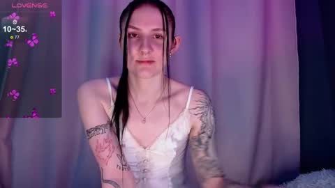 Snapshot of niaellis chatting on 03-12-25, 10:50 Nia online show from 03-12-25, 10:50