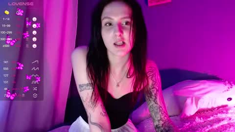 Snapshot of niaellis chatting on 10-10-25, 05:56 Nia online show from 10-10-25, 05:56