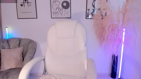 Nia online show from 11-01-25, 01:35