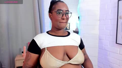 Snapshot of niafire chatting on 10-04-25, 07:28 Nia online show from 10-04-25, 07:28