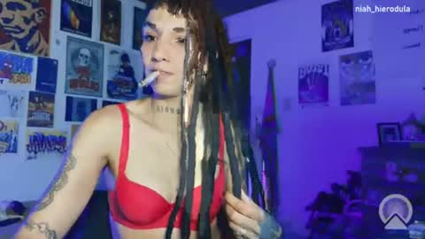 Snapshot of niahhierodula chatting on 06-27-26, 12:37 niah online show from 06-27-26, 12:37