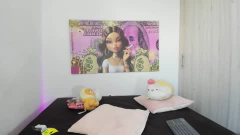 Snapshot of nianoretti chatting on 09-22-25, 04:31 Nia online show from 09-22-25, 04:31