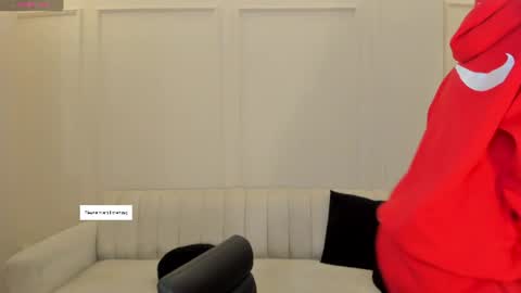 Snapshot of niasalvatore chatting on 07-25-26, 11:08 Call me Nia online show from 07-25-26, 11:08