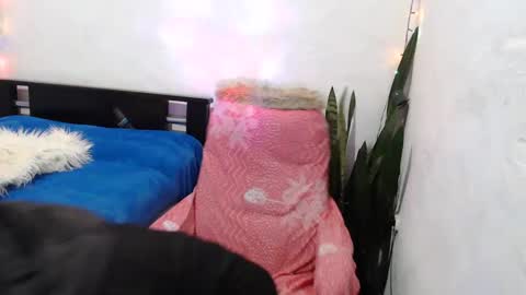 NiaVelvett online show from 10-08-25, 01:53