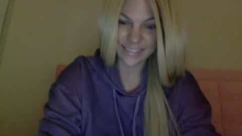 Snapshot of nicecolddrink2 chatting on 12-21-25, 12:45 Amber online show from 12-21-25, 12:45
