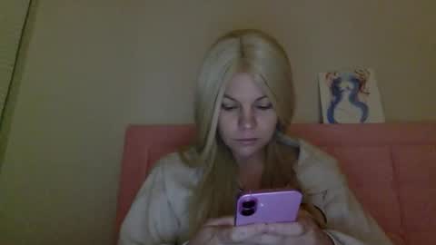 Snapshot of nicecolddrink2 chatting on 12-23-25, 10:46 Amber online show from 12-23-25, 10:46