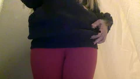 Snapshot of nicecolddrink2 chatting on 02-22-26, 04:35 Amber online show from 02-22-26, 04:35