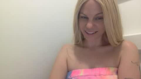 Snapshot of nicecolddrink2 chatting on 02-25-26, 04:55 Amber online show from 02-25-26, 04:55