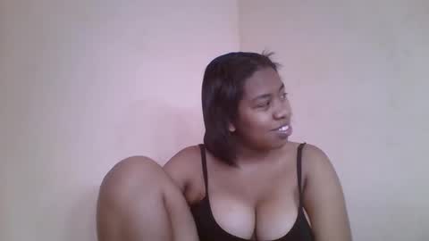 Snapshot of nicelly01 chatting on 06-09-26, 06:25 nicelly01 online show from 06-09-26, 06:25