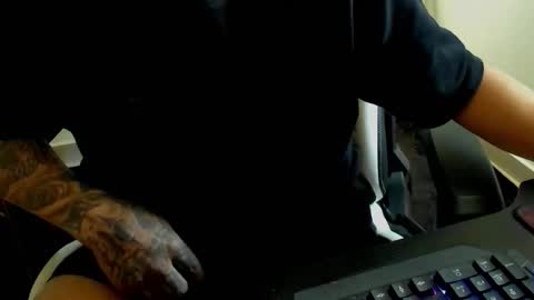 Snapshot of nicepussyandcock chatting on 10-05-25, 01:20 Camila And Steeven online show from 10-05-25, 01:20