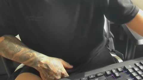 Snapshot of nicepussyandcock chatting on 10-14-25, 01:23 Camila And Steeven online show from 10-14-25, 01:23