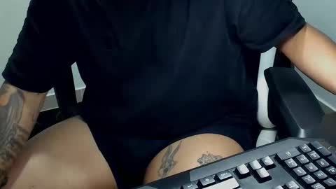 Snapshot of nicepussyandcock chatting on 10-24-25, 02:08 Camila And Steeven online show from 10-24-25, 02:08