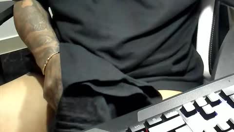 Snapshot of nicepussyandcock chatting on 11-15-25, 02:31 Camila And Steeven online show from 11-15-25, 02:31