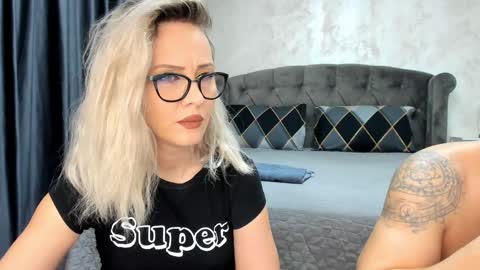 Snapshot of nicepussyfuckk18 chatting on 01-10-25, 07:04 Sophie online show from 01-10-25, 07:04
