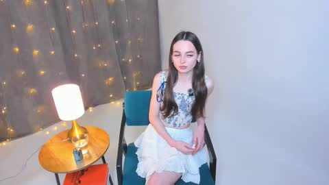 Snapshot of nichelledorris chatting on 12-19-25, 03:19 Nicole online show from 12-19-25, 03:19