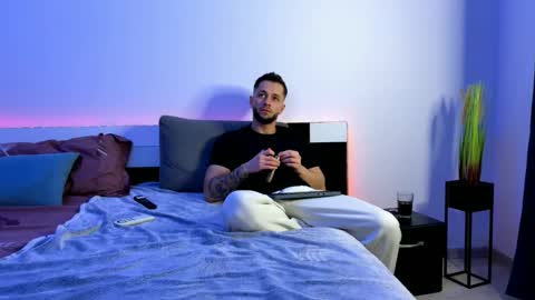 Snapshot of nicholassx chatting on 03-12-25, 01:14 Nicholassx online show from 03-12-25, 01:14