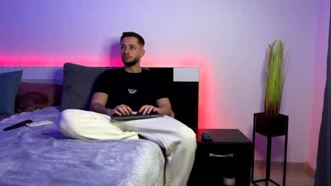 Snapshot of nicholassx chatting on 03-12-25, 09:03 Nicholassx online show from 03-12-25, 09:03