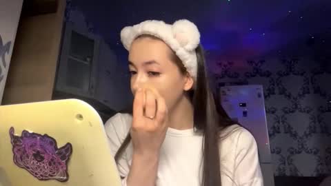 Snapshot of nicholecakmak chatting on 11-02-25, 10:28 Ellie online show from 11-02-25, 10:28