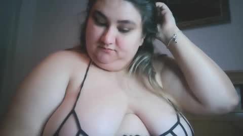 Snapshot of nicholle chatting on 01-20-25, 02:32 Nicholle online show from 01-20-25, 02:32