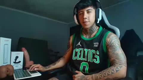 Nickhot0609 online show from 09-18-25, 12:29