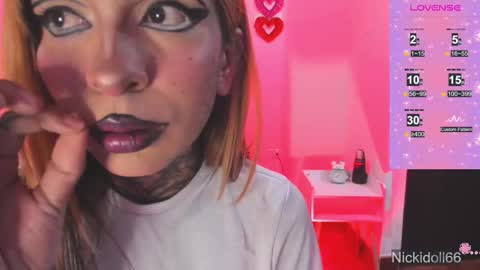 Snapshot of nicki_1 chatting on 09-16-25, 07:42   Help me reach 100 thumbs up online show from 09-16-25, 07:42