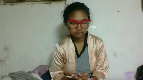 nickiqqyuu online show from 07-16-26, 12:27