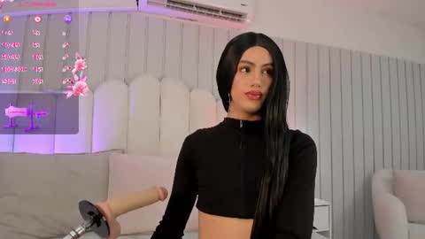 nickiwestt___ online show from 08-05-26, 08:44