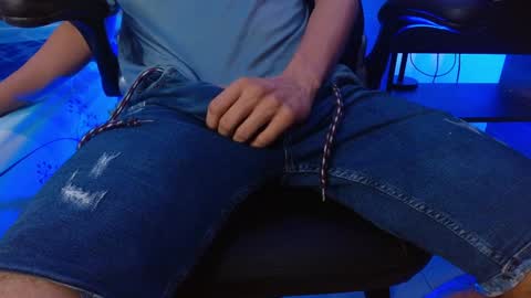 Nickolas Muoz online show from 12-29-24, 01:13