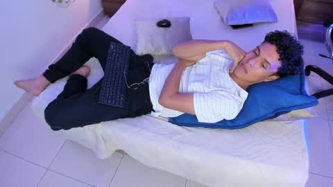 Nickolas Muoz online show from 10-15-25, 08:42