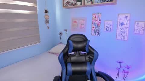 Snapshot of nicky_lucy_m chatting on 11-21-25, 10:19 lucy online show from 11-21-25, 10:19