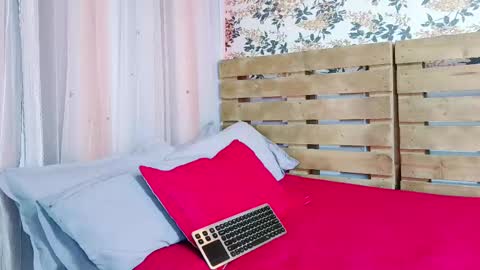 nicky_oli online show from 01-31-25, 03:44