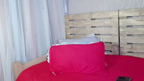 nicky_oli online show from 02-18-25, 12:28