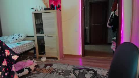 Nicky Weekends online show from 02-09-25, 08:33