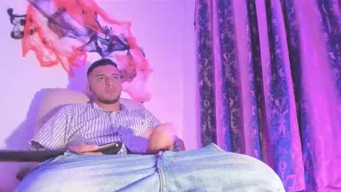 Nicolas online show from 10-26-25, 02:06