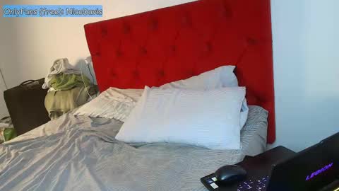 Snapshot of nicodavis chatting on 05-18-26, 04:07 nicodavis online show from 05-18-26, 04:07