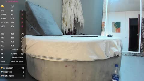 Snapshot of nicohillx chatting on 12-15-25, 05:01 nicohillx online show from 12-15-25, 05:01