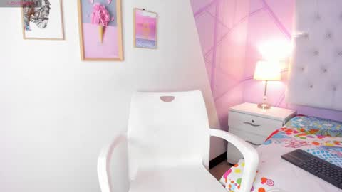 Nicol  online show from 02-15-25, 05:09